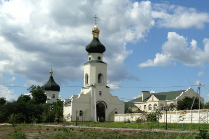 Храм свт. Феодосия Черниговского в селе Ставки