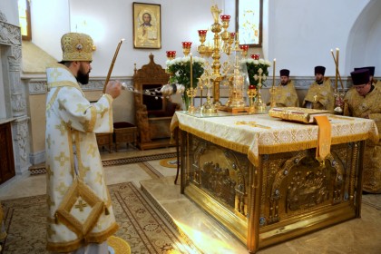 богослужение в Николаевском архиерейском соборе