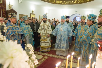 Архиерейское богослужение в храме Козельщанской иконы г. Донецк