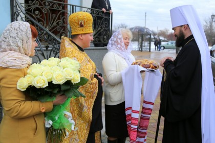 Митрополит Митрофан совершил всенощное бдение в Казанском храме Горловки