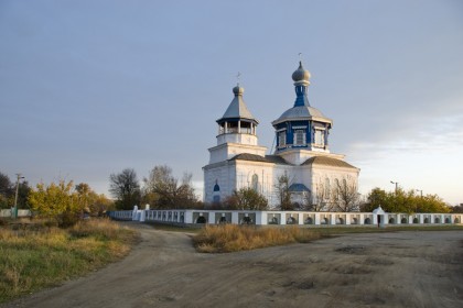 Обстрелян храм в Луганском