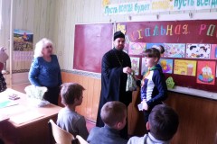 Священник в школе