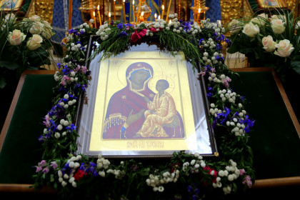 Чтимая Тихвинская икона Божией Матери в Николаевском архиерейском соборе Горловки