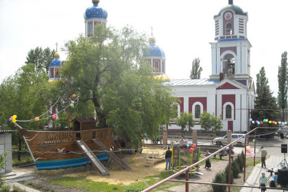 Открытие детской площадки "Ковчег" в Славянске