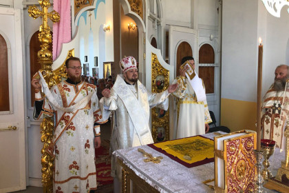 епископ Спиридон в Михайловском храме