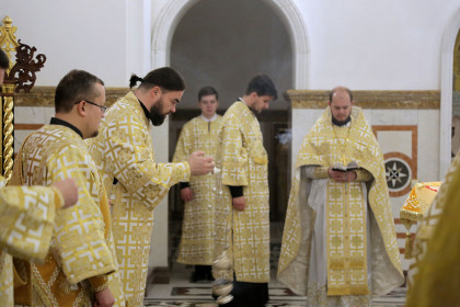 митрополит Митрофан в Богоявленском соборе
