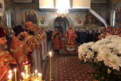 Епископ Спиридон в Троицком соборе Краматорска