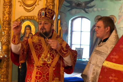 епископ Спиридон в Димитриевском храме Мирнограда
