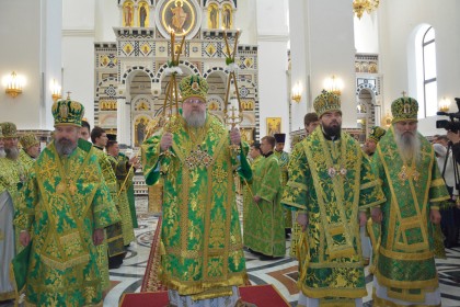 Богоявленский собор Горловки первая литургия