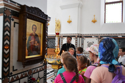 Горловские школьники посетили Богоявленский кафедральный собор