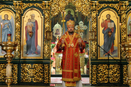 Епископ Спиридон совершил литургию в Троицком соборе города Краматорска