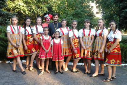Танцевальный коллектив воскресной школы Южнокоммунаровска