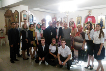 Школьники из Димитрова (Мирнограда) помолились о валерии Доценко в Пантелеимоновском храме