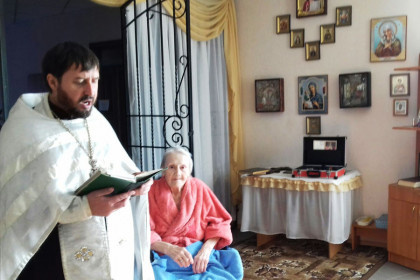 Крещение в доме-интернате для престарелых