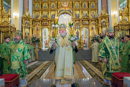 Архиерейское богослужение в Спасо-Преображенском соборе Донецка
