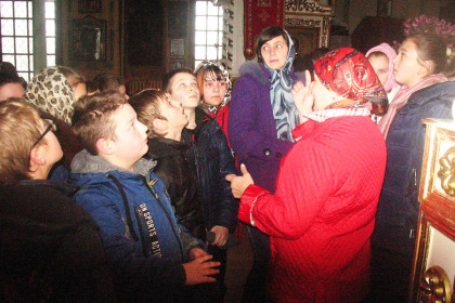 Школьники из Новолуганского посетили Николаевский храм в Бахмуте