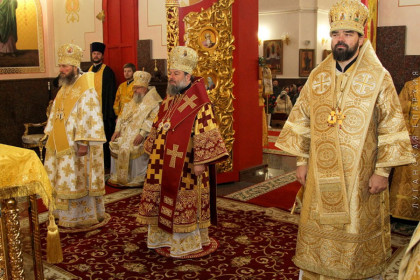 Литургия во Владимирском кафедральном соборе Луганска