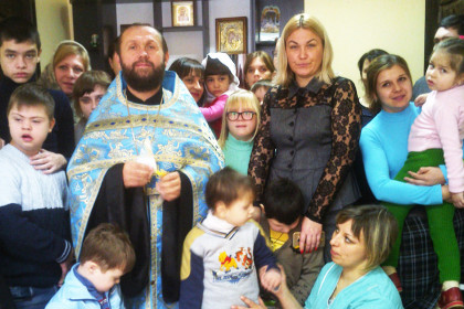 Священник посетил Горловский центр реабилитации для детей-инвалидов 
