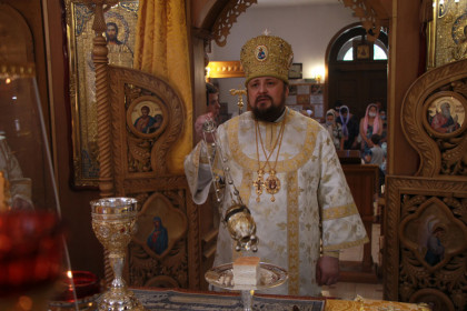 В 7 Неделю по Пятидесятнице епископ Спиридон соврешил литургию в Викторовском храме Мирнограда