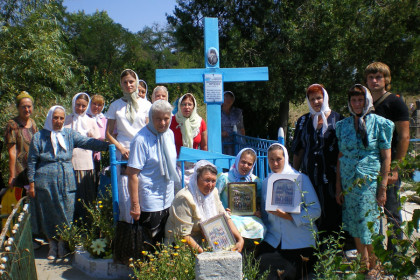 Паломники из Донбасса на могиле прп. Варсонофия в Херсоне