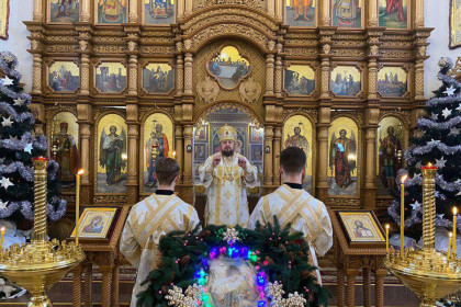 Епископ Спиридон совершил Божественную литургию в Викторовском храме Мирнограда