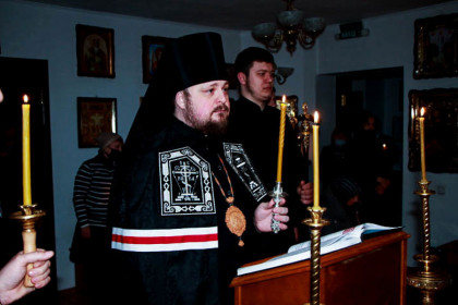 Епископ Спиридон совершил великое повечерие с чтением Великого покаянного канона в Викторовском храме Мирнограда