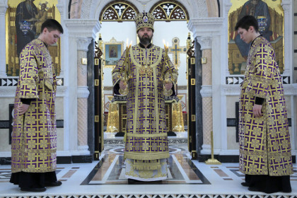 Архиерейская Божественная литургия в Богоявленском кафедральном соборе Горловки