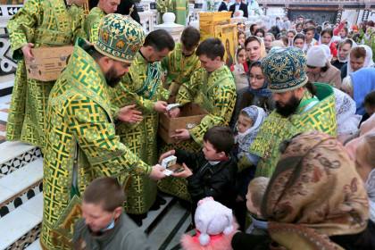 Детская литургия в Богоявленском кафедральном соборе Горловки