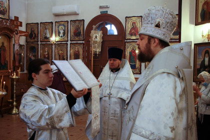 Епископ Добропольский Спиридон в Викторовском храме Мирнограда
