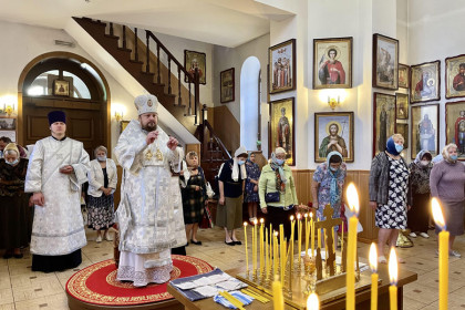 Епископ Спиридон совершил литургию в Троицкую поминальную субботу
