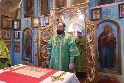 Епископ Паисий совершил литургию в Николаевском храме посёлка Веровка