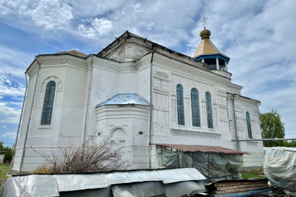 Покровский храм в Луганском