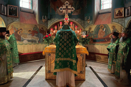 Епископ Константиновский Паисий совершил литургию в Александро-Невском кафедральном соборе Славянска