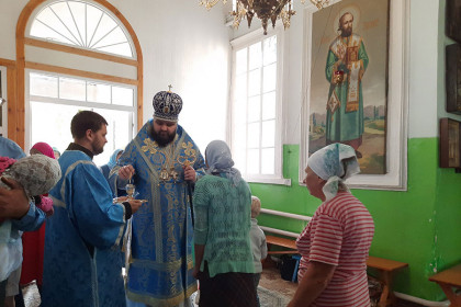 Епископ Паисий совершил всенощное бдение в в храме Рождества Пресвятой Богородицы в селе Крестище