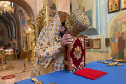 Епископ Константиновский Паисий совершил литургию в Александро-Невском соборе Славянска