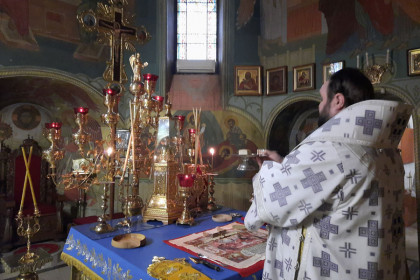 Архиепископ Паисий совершил литургию в Александро-Невском кафедральном соборе