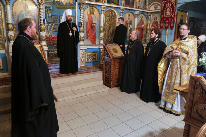 Митрополит Митрофан совершил литургию в Николаевском храме Енакиево