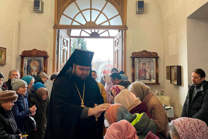 Архиепископ Константиновский Паисий совершил Божественную литургию в Николаевском храме Дружковки