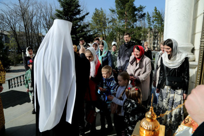 Пасхальная вечерня в Богоявленском кафедральном соборе Горловки