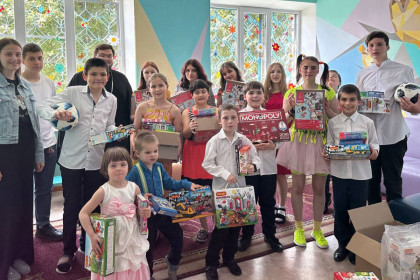 Горловская епархия поздравила воспитанников Детского социального центра
