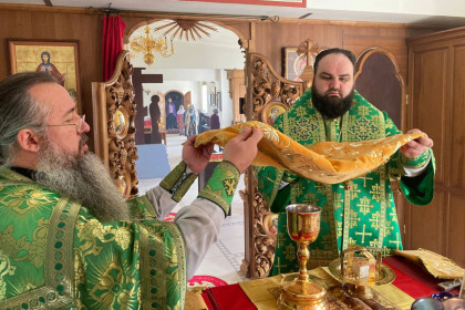 Архиепископ Константиновский Паисий совершил литургию в Николаевском храме Ямполя