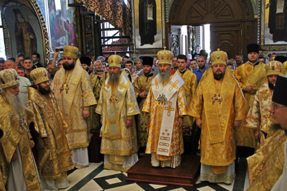 Викарии епархии приняли участие в богослужении в Киево-Печерской Лавре