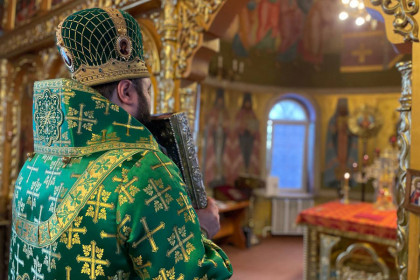 Архиепископ Паисий совершил литургию в храме святых Новомучеников и исповедников города Славянска