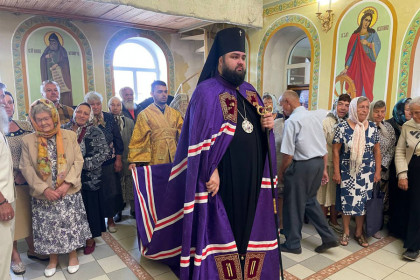 Архиепископ Паисий совершил литургию во Владимирском храме Лимана
