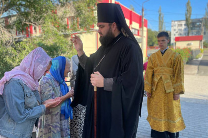 Архиепископ Паисий совершил литургию в храме Державной иконы Божией Матери