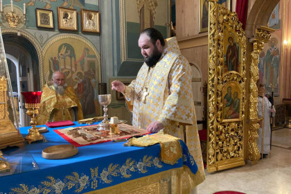 Архиепископ Константиновский Паисий совершил Божественную литургию в Александро-Невском кафедральном соборе Славянска