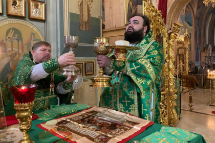 Престольный праздник отметил Александро-Невский кафедральный собор Славянска