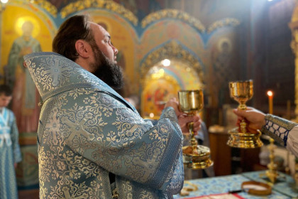 Архиепископ Паисий совершил литургию в краматорском храме Рождества Богородицы