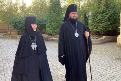 Архиепископ Паисий совершил литургию в Сергиевском женском монастыре