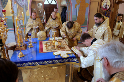Архиерейская литургия в Казанском храме Горловки